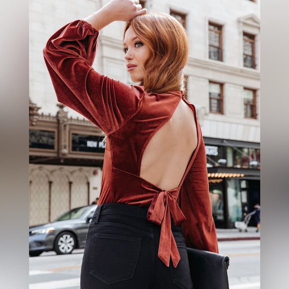 Vici Levels of Kindness Velvet Top in Rust M Sexy Fall Fashion Trend
Never Worn - Picture 4 of 8